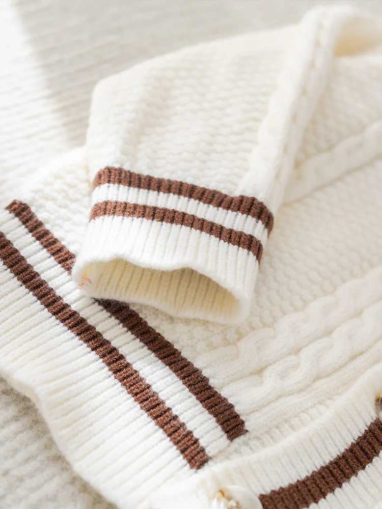 Twisted and clean colored knitted cardigan for autumn and winter suitable for boys children and toddlers W241025