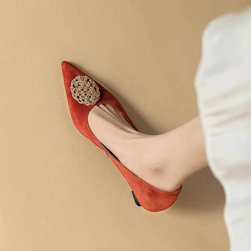 2024 Womens Warm Point Middle Heel Shoes Elegant Suede Pump Retro French Office and Professional Work Shoes 241024