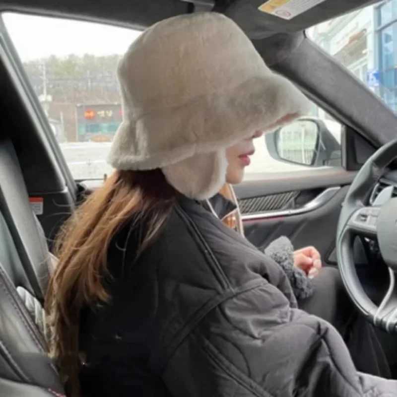 Korean New Ear Protection Bucket Hats for Women Autumn and Winter Travel Versatile Warm Retro Solid Color Plush Mens CapsX241025