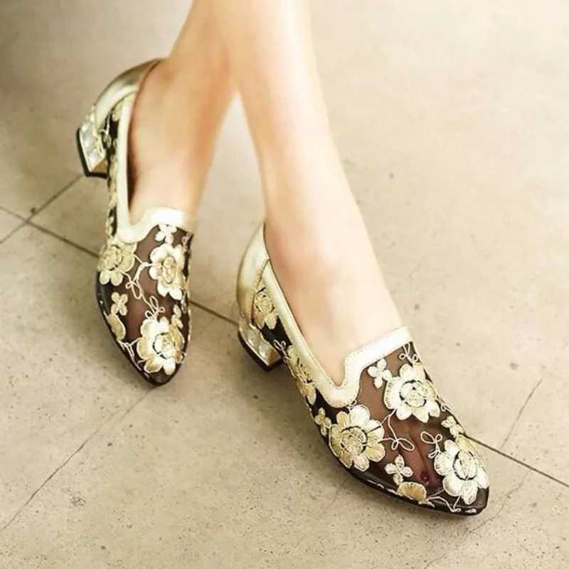 High Quality Summer New Mesh Hollow Sandals Womens Flat Bottom N-Slip Ethnic Lace Embroidered Womens Shoes T241024