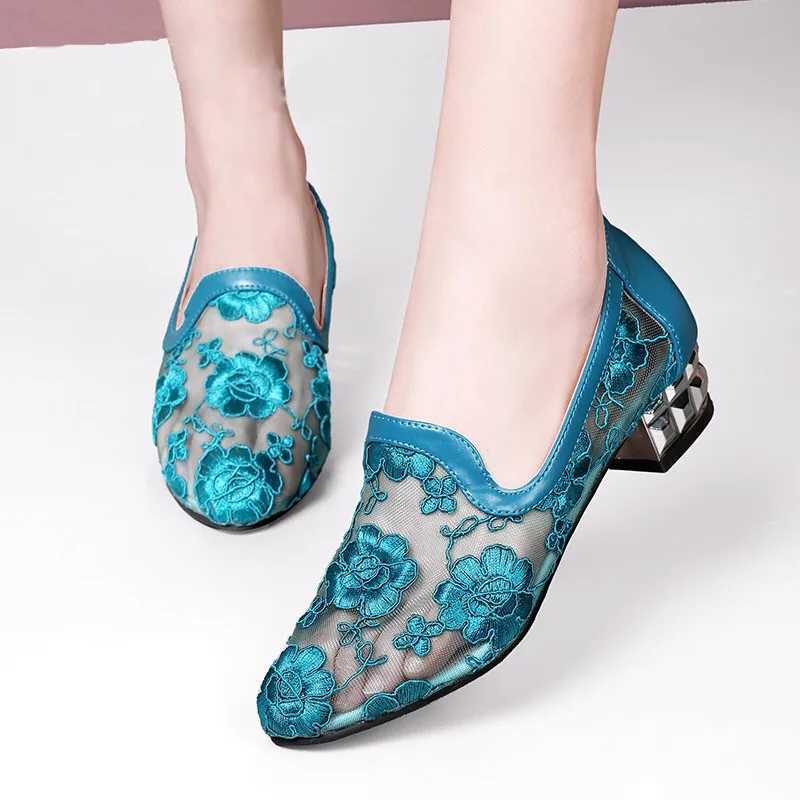 High Quality Summer New Mesh Hollow Sandals Womens Flat Bottom N-Slip Ethnic Lace Embroidered Womens Shoes T241024