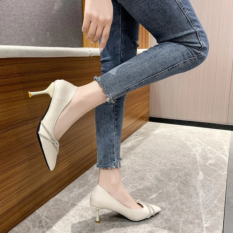 Womens Fashion Black Professional High Heels Pointy Skinny High Heels Will Not Stretch Feet Temperature Single Shoes Womens High Heels 241024