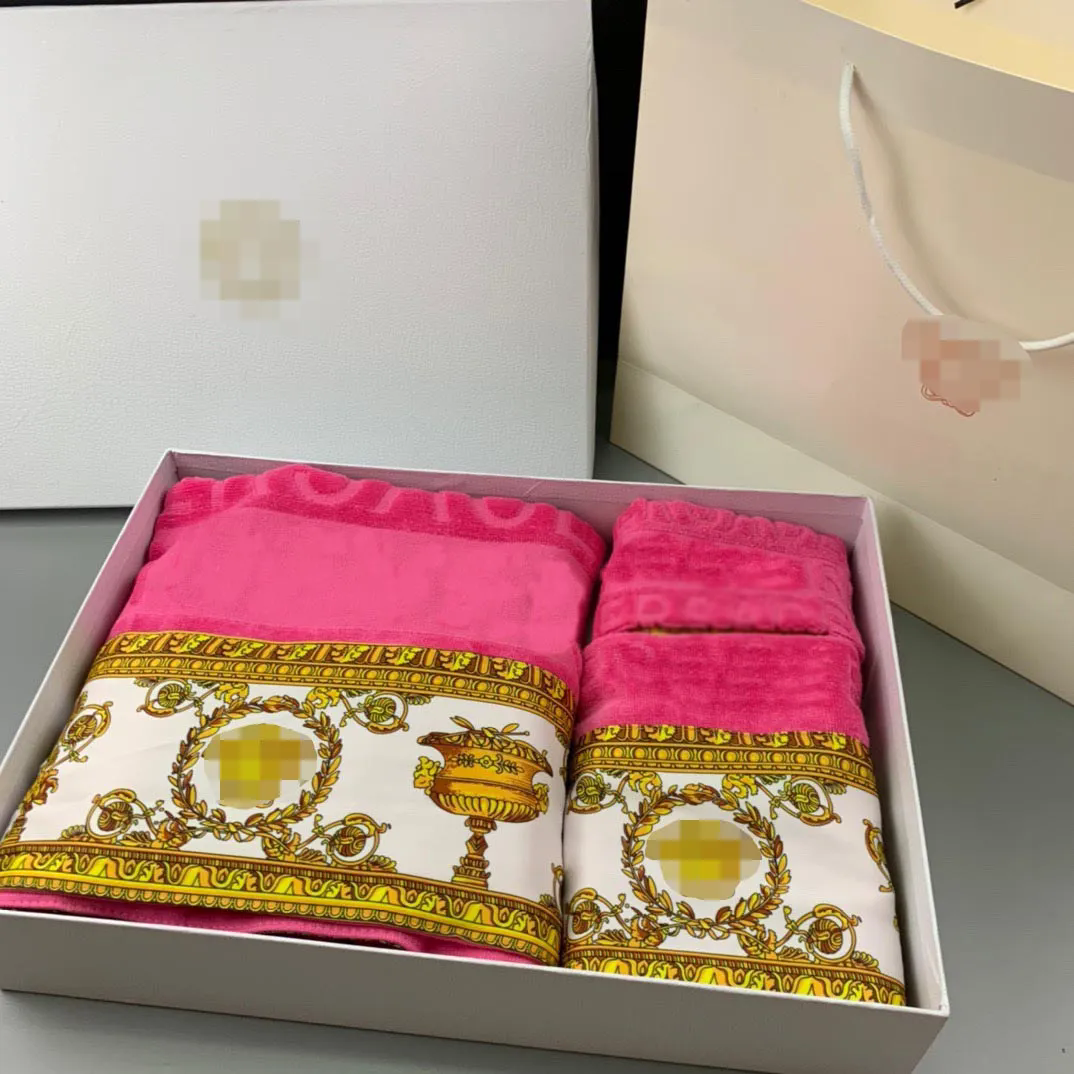 Luxury Designer Bath Towel Set Two Piece Letter Embroidery Four Color Coral Velvet Towel Shower Absorbent Wet Quick Drying Bath Towel Towel Small Square Towel