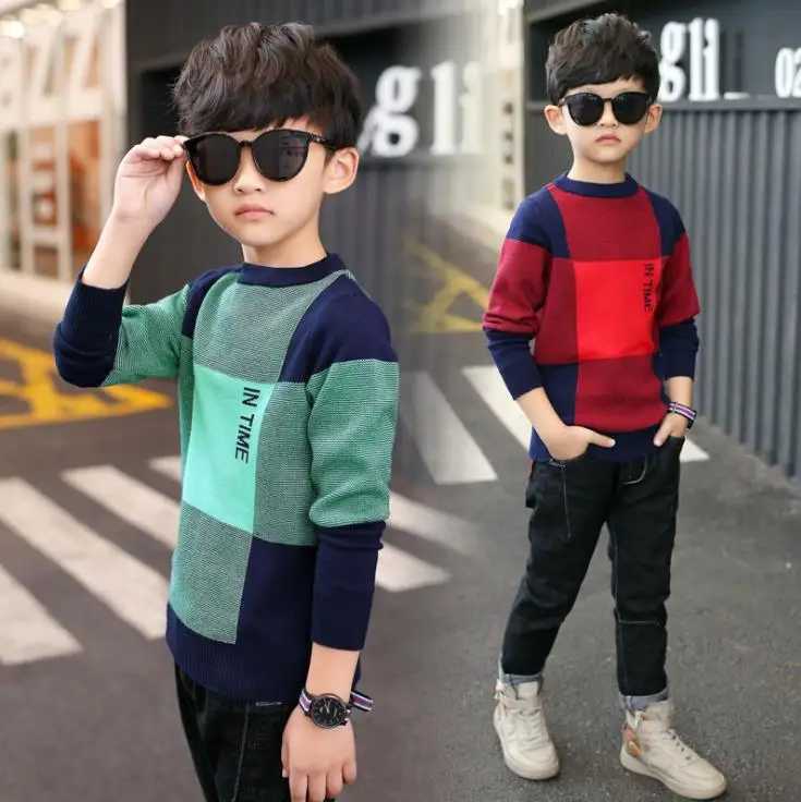 A boys round neck sweater a childs sweater. W241025