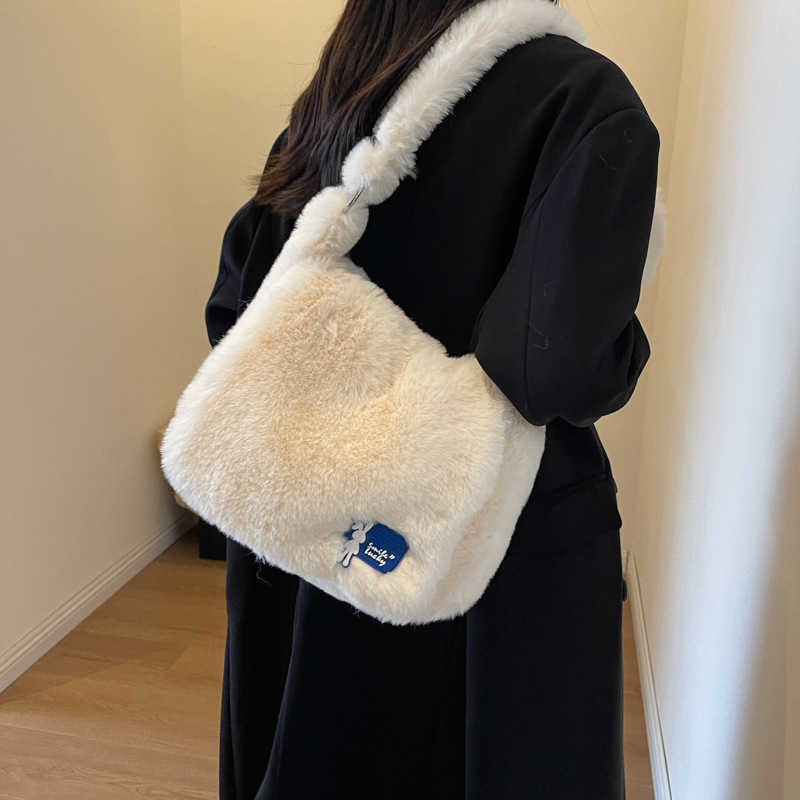 CMM Plush velvet bag, women's large capacity mailman bag, autumn winter , student class shoulder crossbody bag, imitation rabbit fur bag 241015