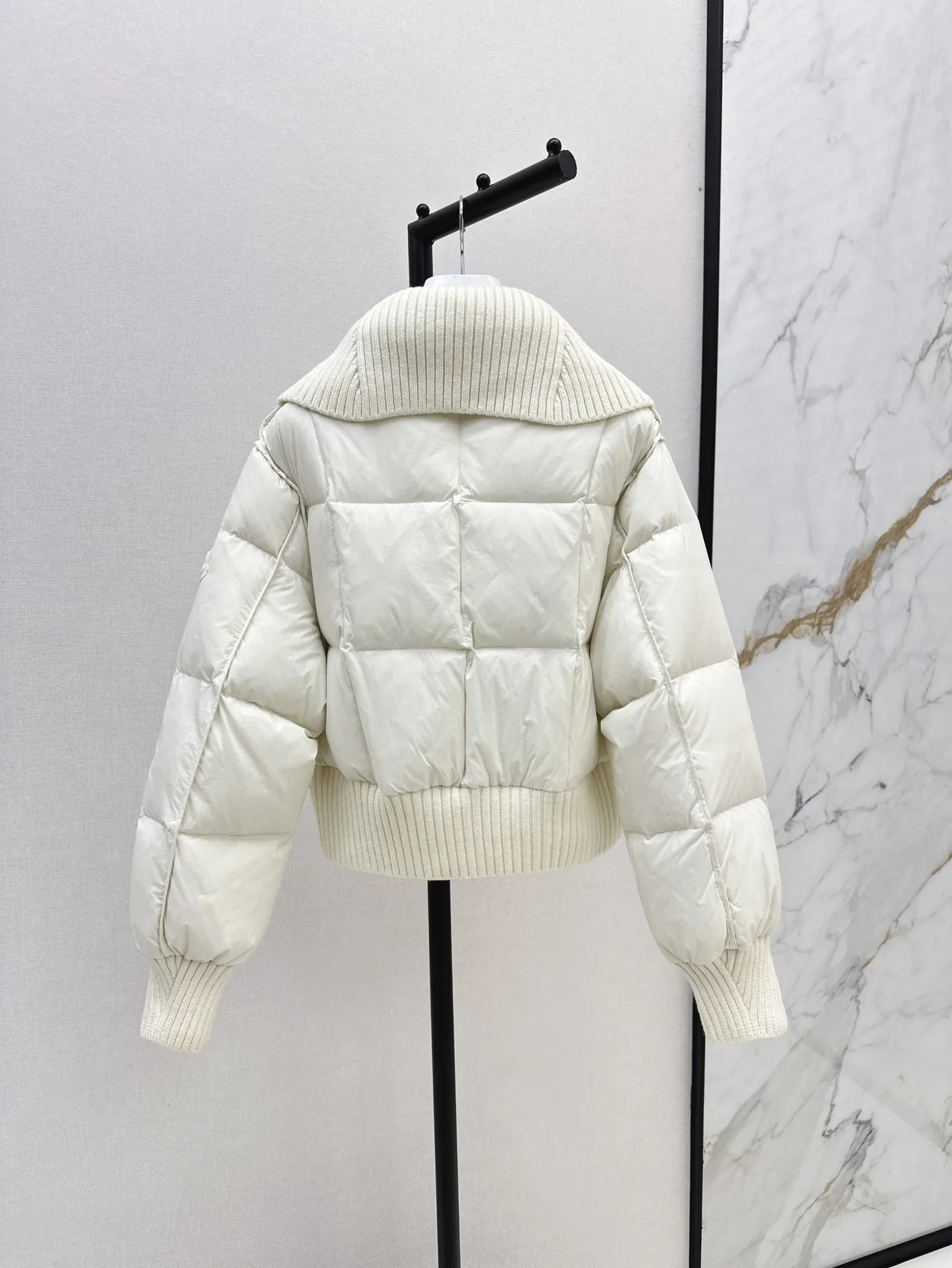24 year large collar knitted splicing short version high waisted jacket down jacket fashionable lightweight and ious 241024