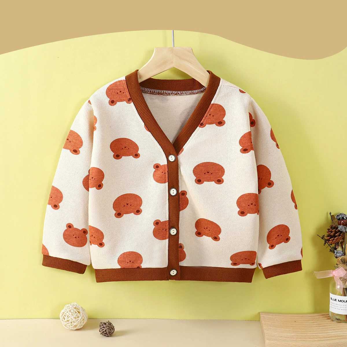 Childrens girls cardigan wool sweater spring autumn long sleeved single chest cartoon bear print V-neck baby girl top childrens girl jacket W241025