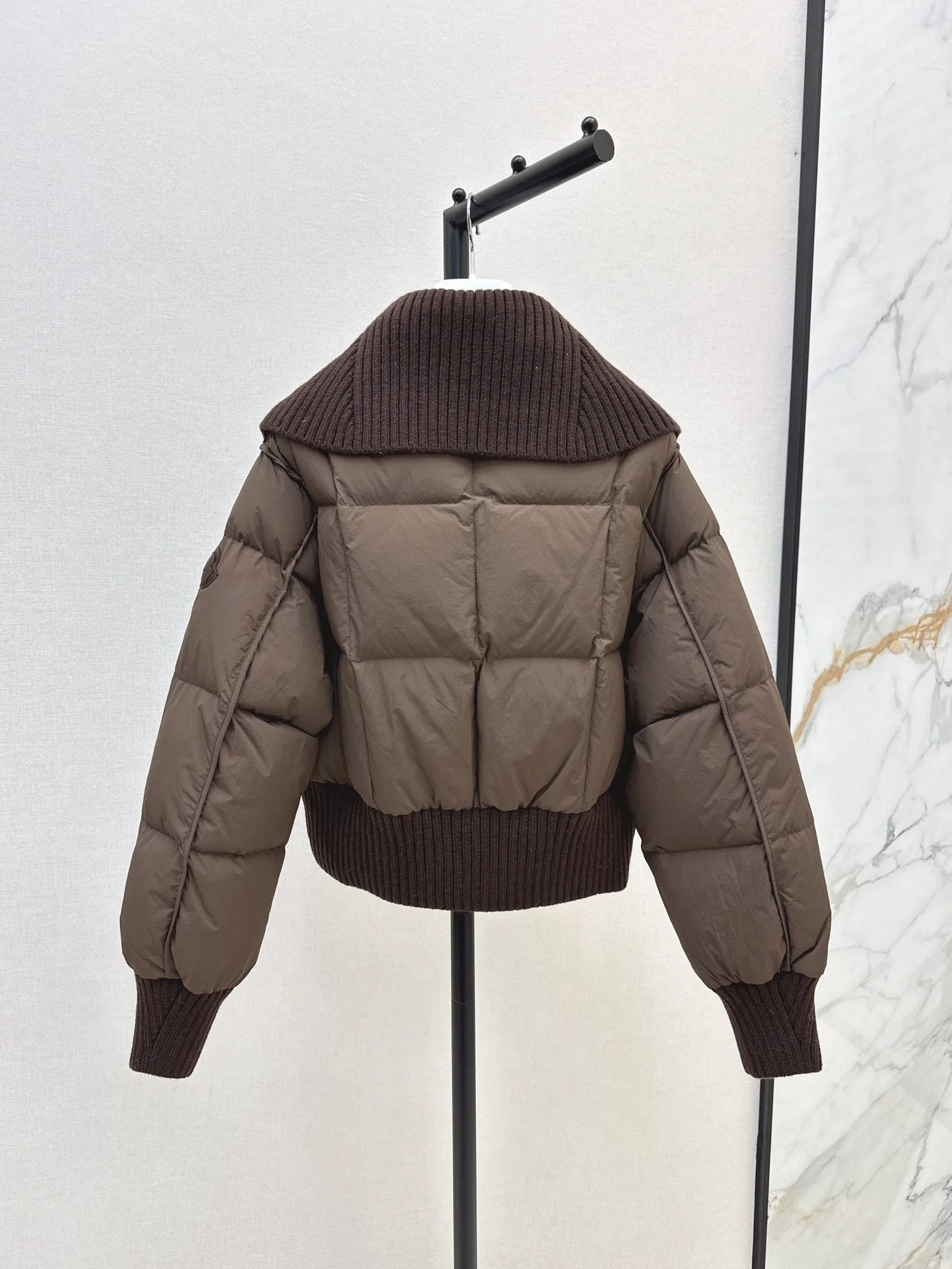 24 year large collar knitted splicing short version high waisted jacket down jacket fashionable lightweight and ious 241024