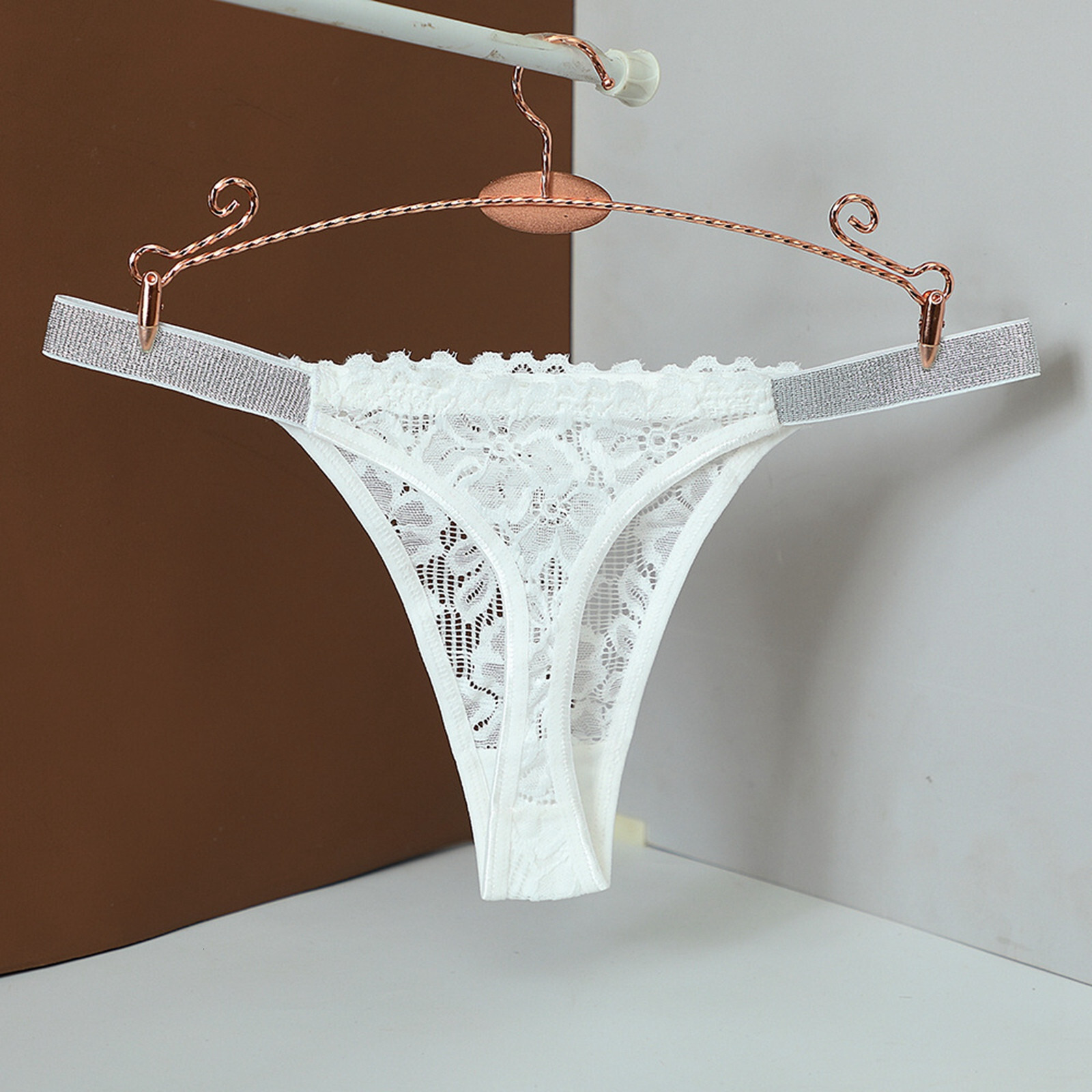 fashion 2025 New designer women s mid waist sexy solid color lace peach thong Calcinhas Feminina