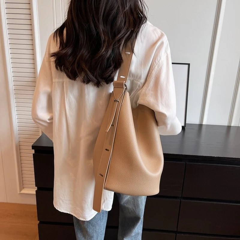 Retro Small Solid Color Leather Shoulder Bags for Women ner Korean Fashion Female Handbags Underarm Bag 241021