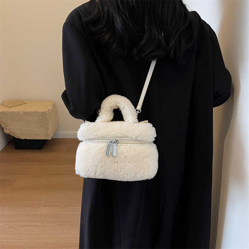 Autumn winter lamb wool niche popular women's bag versatile plush handbag fashionable single shoulder crossbody bag 241015