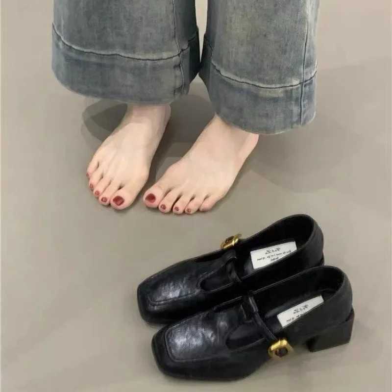 High Quality French womens square foot pump new comfortable square foot dress shoes simple and fashionable womens thick foot shoes T241024