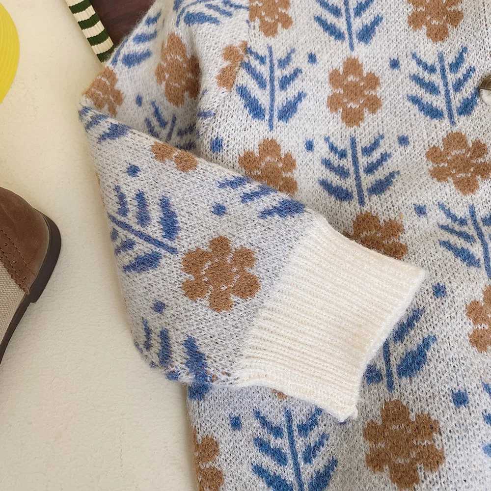 Girls flower knitted sweater autumn 2024 new item childrens cardigan wool sweater knitted cotton clothing baby clothing jacket sweater top W241025