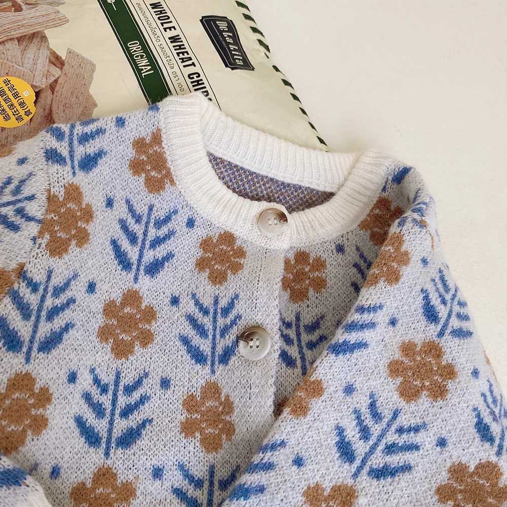 Girls flower knitted sweater autumn 2024 new item childrens cardigan wool sweater knitted cotton clothing baby clothing jacket sweater top W241025