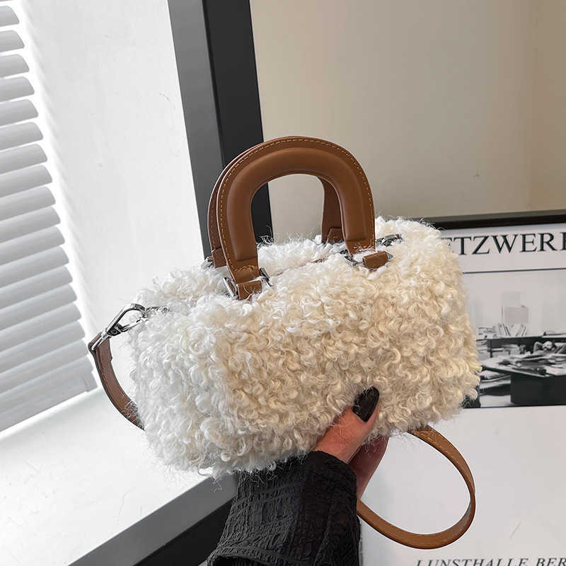 Autumn/Winter Japanese Korean Leisure Box Bag Handheld Bag, niche design, heavy industry imitation wool bag 241015