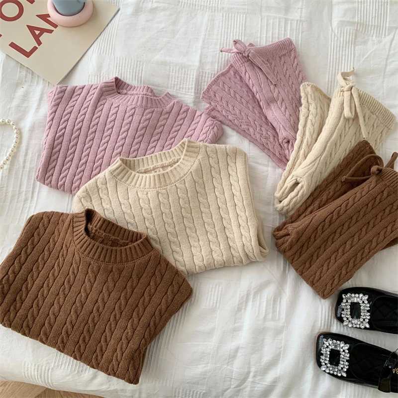 Solid color soft knitted sweater for young children baby boys and girls suitable for childrens tops autumn childrens cashmere velvet sweater W241025