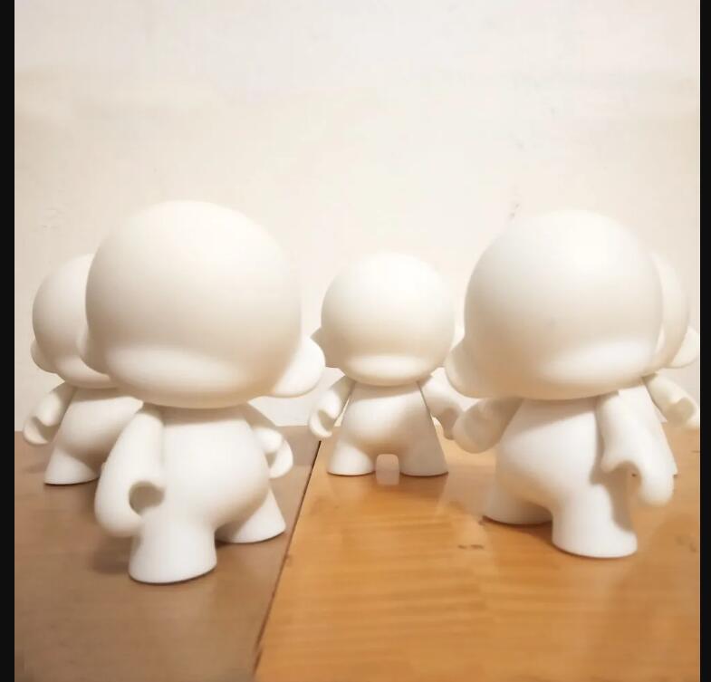 10pcs Action & Toy Figures 4 inch Kidrobot Munny Blank White DIY Vinyl PVC Kid Figure Unpainted Doll World Doll Toy2R 10cm H