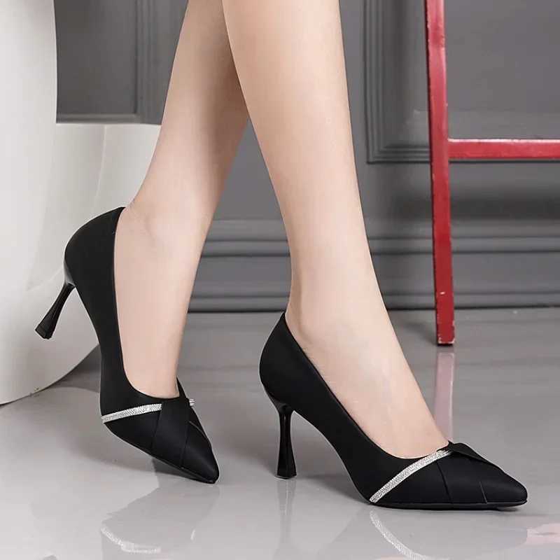 High Quality New Spring/Summer Fi Crystal Ultra Thin High Heels Black and White Light Mouth Sexy Point Womens Versatile High Heels T241024