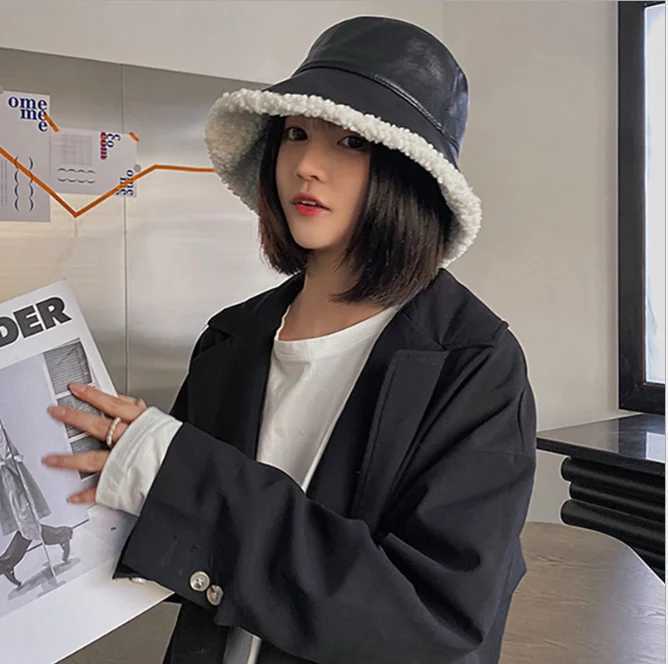 Double Sided Womens Spring Autumn Fisherman Hat Sunscreen Sunshade Washbasin Hat Autumn Winter Warm Lamb Plush Hat BeigeX241025