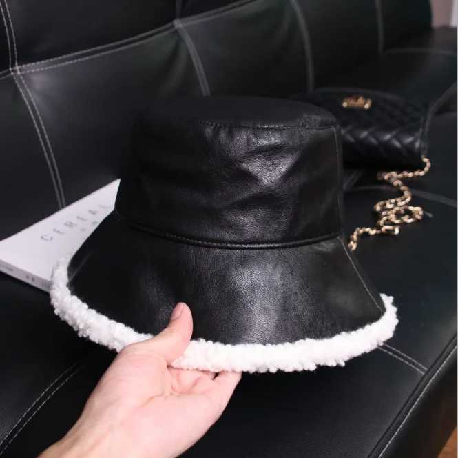 Double Sided Womens Spring Autumn Fisherman Hat Sunscreen Sunshade Washbasin Hat Autumn Winter Warm Lamb Plush Hat BeigeX241025