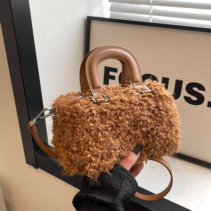 Autumn/Winter Japanese Korean Leisure Box Bag Handheld Bag, niche design, heavy industry imitation wool bag 241015