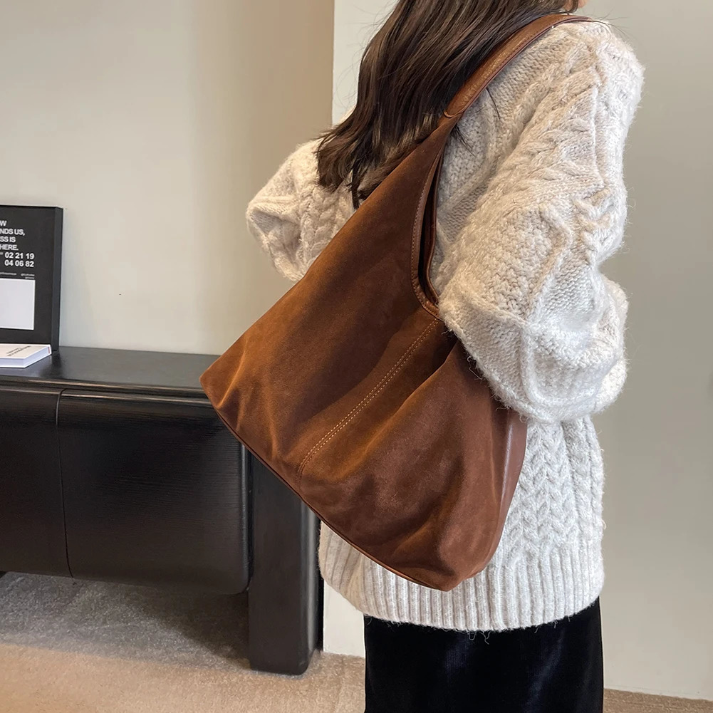 Suede handbag womens suede shoulder bag retro winter womens bag fashionable and fashionable womens shopping clutch homeless bag 241024