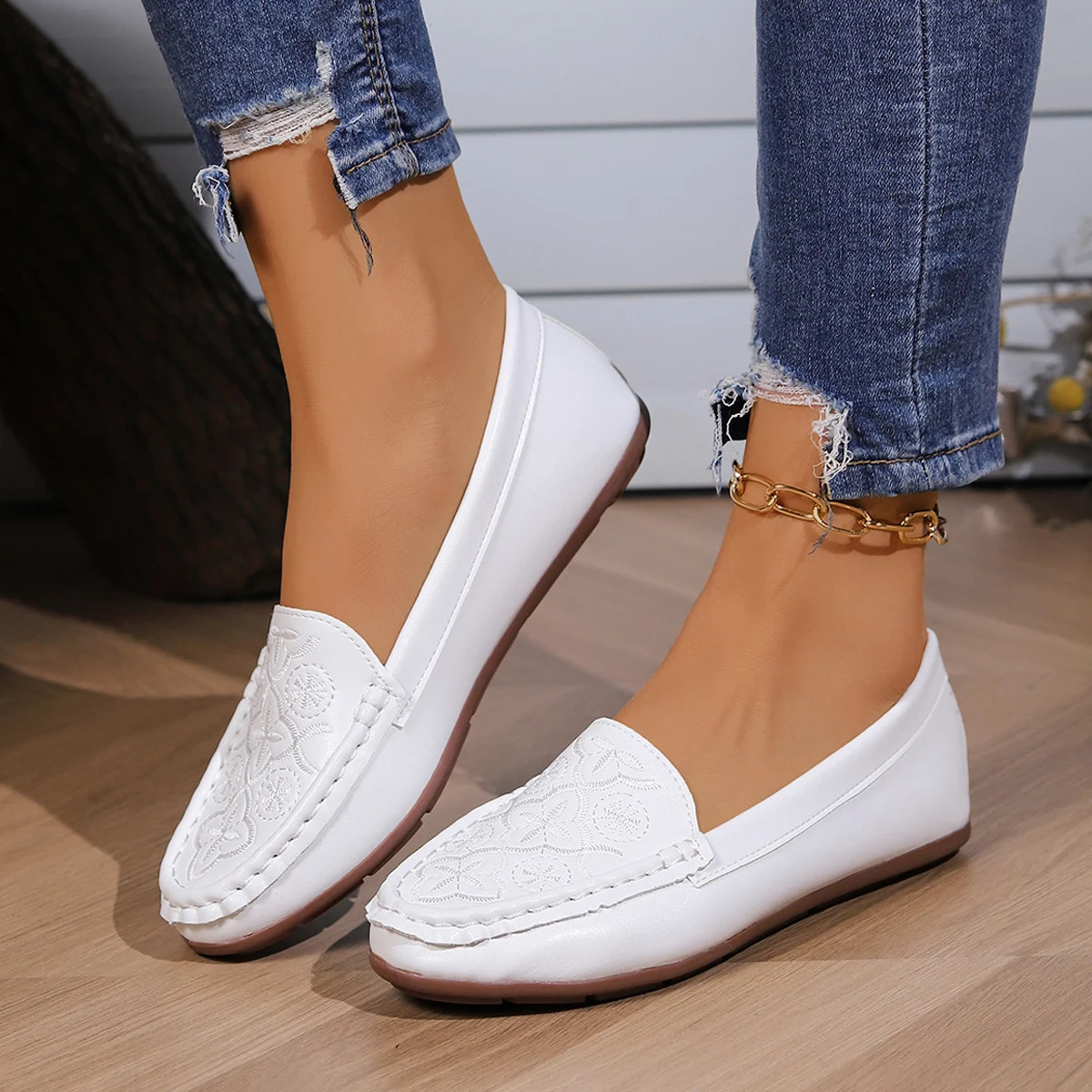 Womens casual single shoes are fashionable and versatile with a flat bottom and a thickness of one foot suitable for comfortable Mary Jane shoes 24102