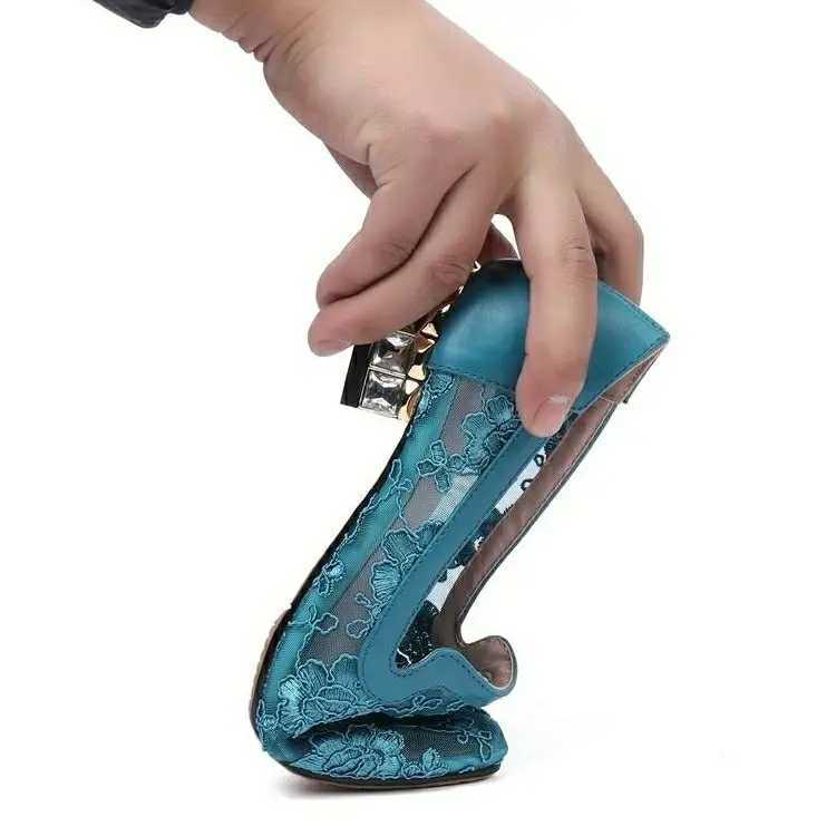 High Quality Summer New Mesh Hollow Sandals Womens Flat Bottom N-Slip Ethnic Lace Embroidered Womens Shoes T241024