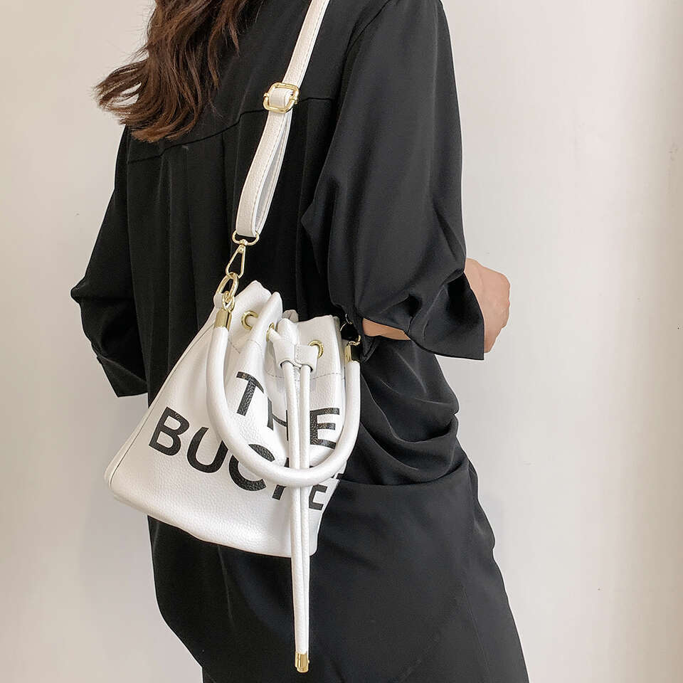 Designer Bag Luxury Band Designer Bucket Handbag And Purse Shoulder Crossbody Bag Women 2024 New Soft Leather Fashion Messenger Bag tote bag purse lux
