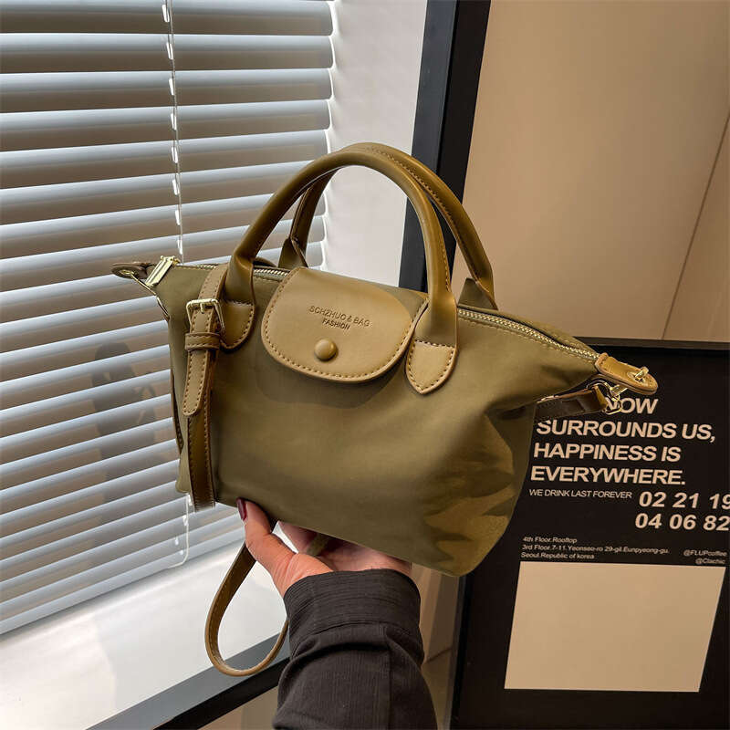 Autumn and winter hand-held small square 2024 popular niche design nylon women's versatile single shoulder diagonal cross dumpling bag