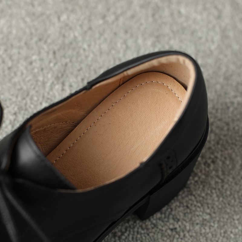 Women Install Large-Diameter Blocks On New Predictable Indoor And Outdoor Impact Steel Wheel Heads, Oxford Shoes