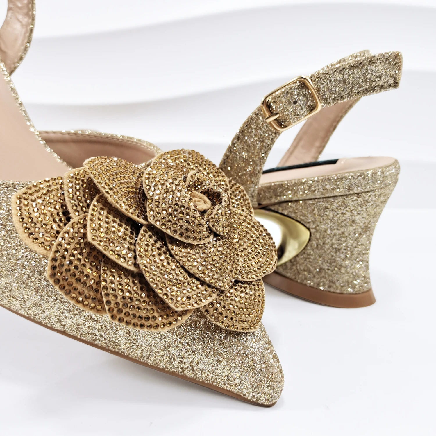 QSGFC Nigeria Fashion Womens Evening Shoes and Bags Equipped with Handmade Petal Clutch Toe to Heel Womens Party Shoes 241024