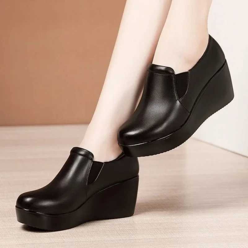 High Quality Wedge shaped womens shoes trend platform boots round womens pump womens black swing shoes spring autumn mom shoes Bota Feminina T241024