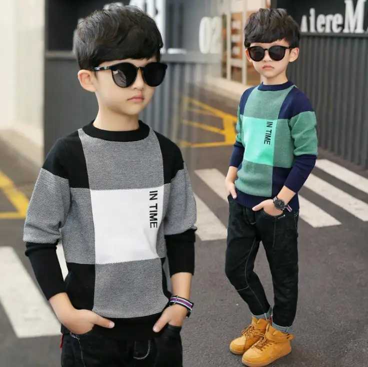 A boys round neck sweater a childs sweater. W241025