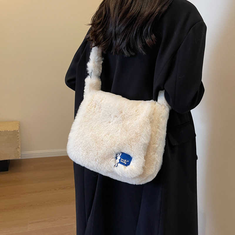 CMM Plush velvet bag, women's large capacity mailman bag, autumn winter , student class shoulder crossbody bag, imitation rabbit fur bag 241015