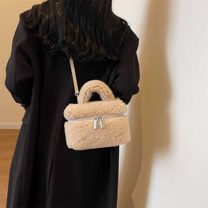 Autumn winter lamb wool niche popular women's bag versatile plush handbag fashionable single shoulder crossbody bag 241015