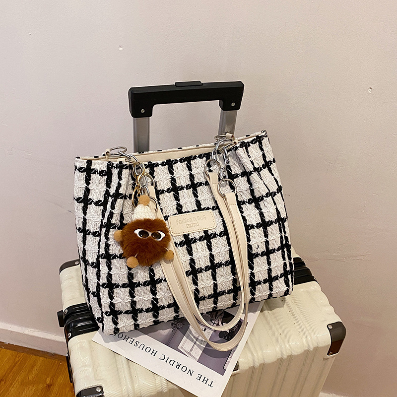 2025 Designer New Grid 2024 3 Pattern Large Capacity Fashion Tote Versatile Single Shoulder Commuter Bag for Women