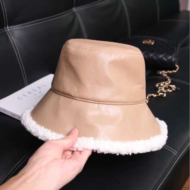 Double Sided Womens Spring Autumn Fisherman Hat Sunscreen Sunshade Washbasin Hat Autumn Winter Warm Lamb Plush Hat BeigeX241025