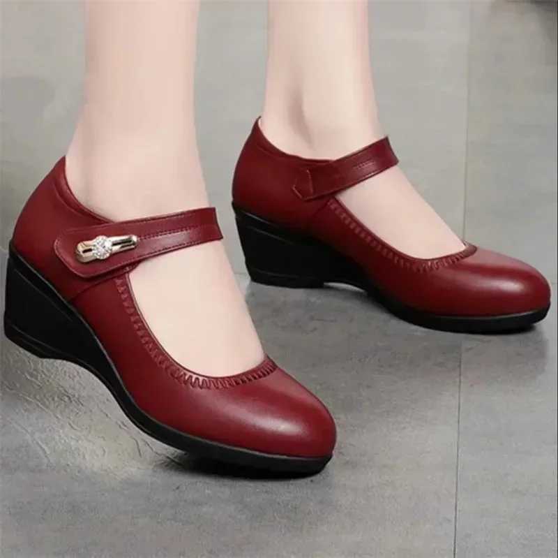 High Quality Zapatos De Mujer Womens Cute and Comfortable Buckle Black Patent Leather Height Boosting Shoes for Women Cool Wine Red High Heels T241024