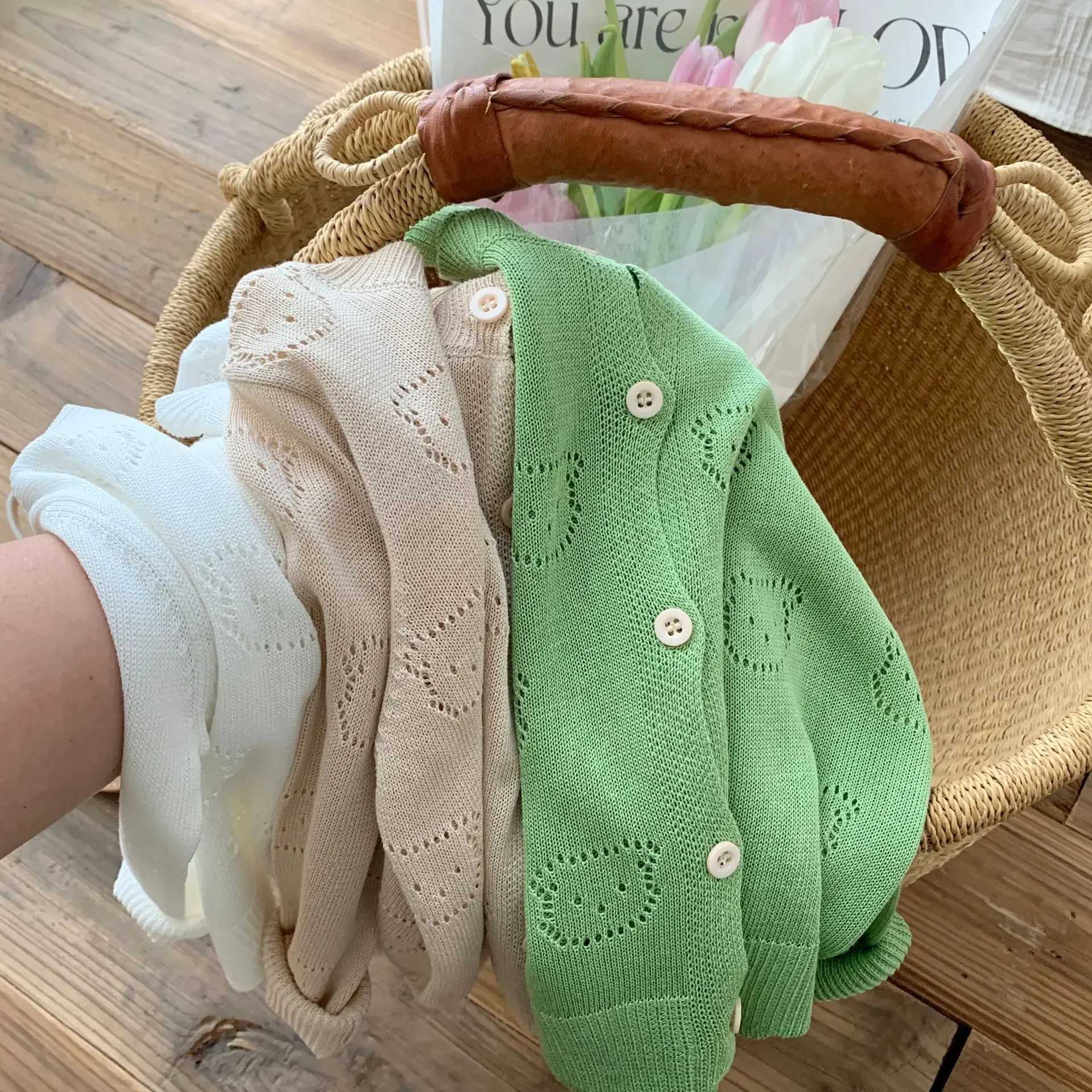 Simple and fashionable childrens air conditioning cardigan solid color knitted top hollow bear jacket childrens baby boy girl 0-6Y W241025