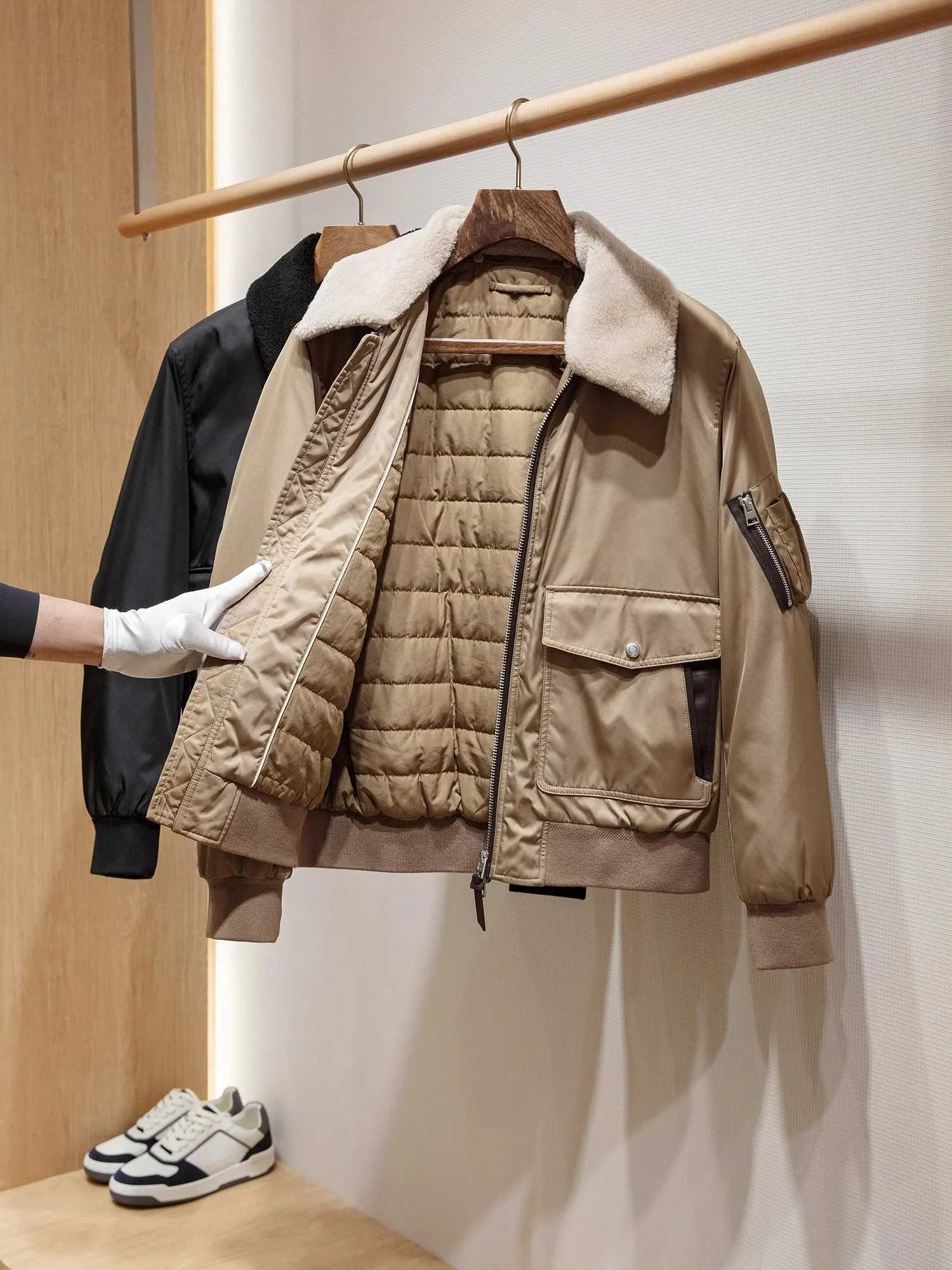 Wool cotton padded winter 2024 new mens sheepskin lapel cotton padded jacket high-quality fashionable and luxurious mens padded jacket clothing W24102