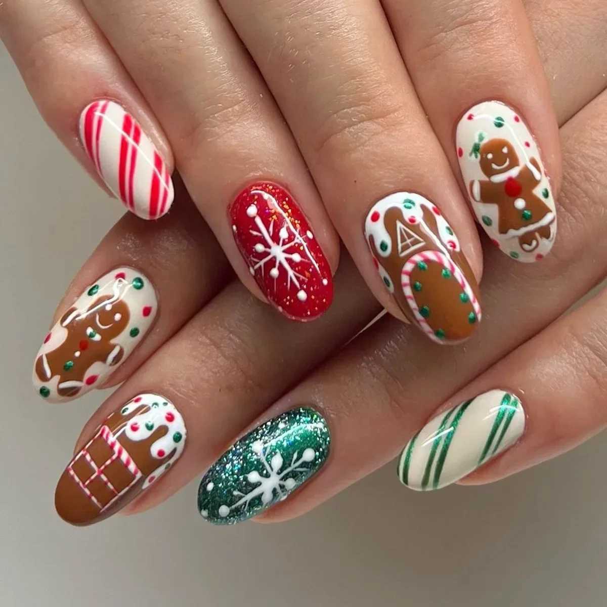 24pcs Christmas Press on Nail Fruit Gingerbread Man Chocolate House Fake Nail for Women Girl Snowflake Stripe Nail ArtXJ241128