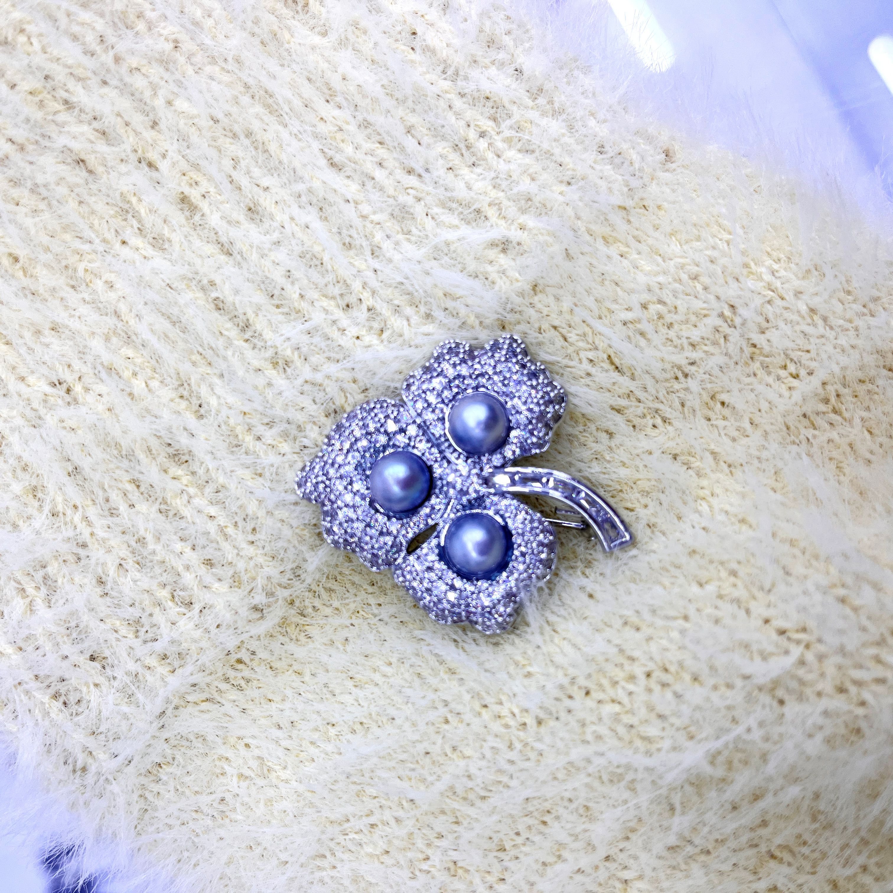 Elegant Tulip-Shaped Freshwater Pearls Brooch Stylish Decorative Pin for Occasions