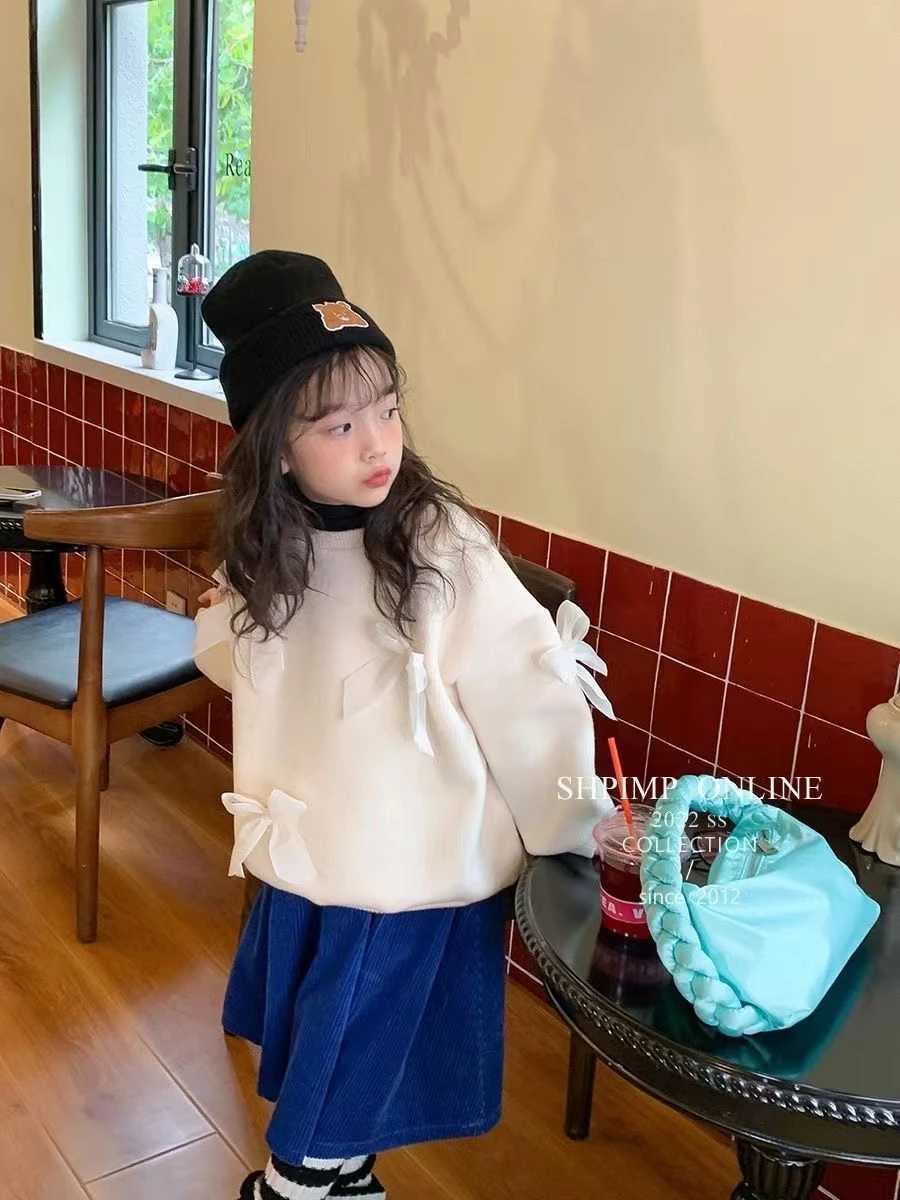 Girls new velvet sweater 2024 winter bow round neck sweater Korean integrated velvet top sweet princess childrens clothing W241025