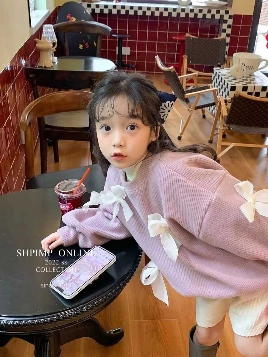 Girls new velvet sweater 2024 winter bow round neck sweater Korean integrated velvet top sweet princess childrens clothing W241025