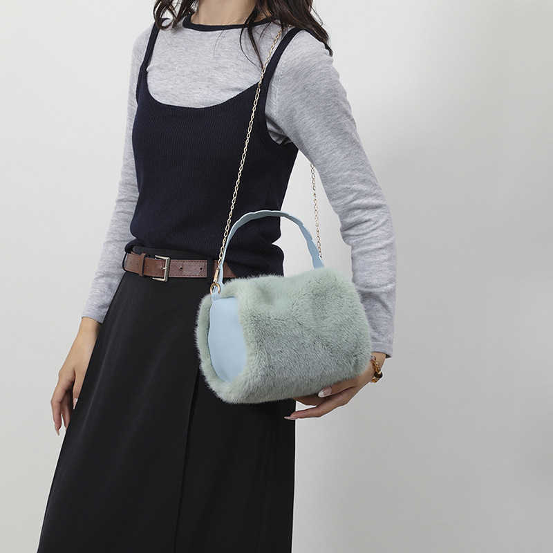Autumn winter new fur bag, women's fashionable versatile chain shoulder crossbody bag, trendy pillow bag, hand-held plush bag 241015