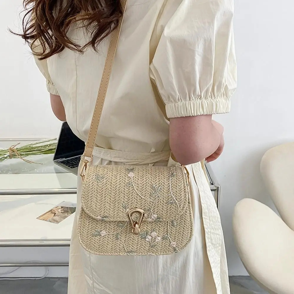 Fashion Flower Woven Saddle Bag Women Cute Straw Shoulder Bags Trendy Casual Handbag Ladies Lace Embroidery Crossbody 241017