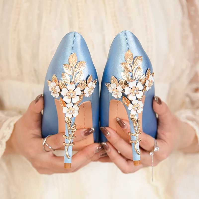 High Quality Luxury metal flower shoes with crystal bridal shoes womens Pointed soft silk dress shoes light sexy high heels pump womens party shoes T2