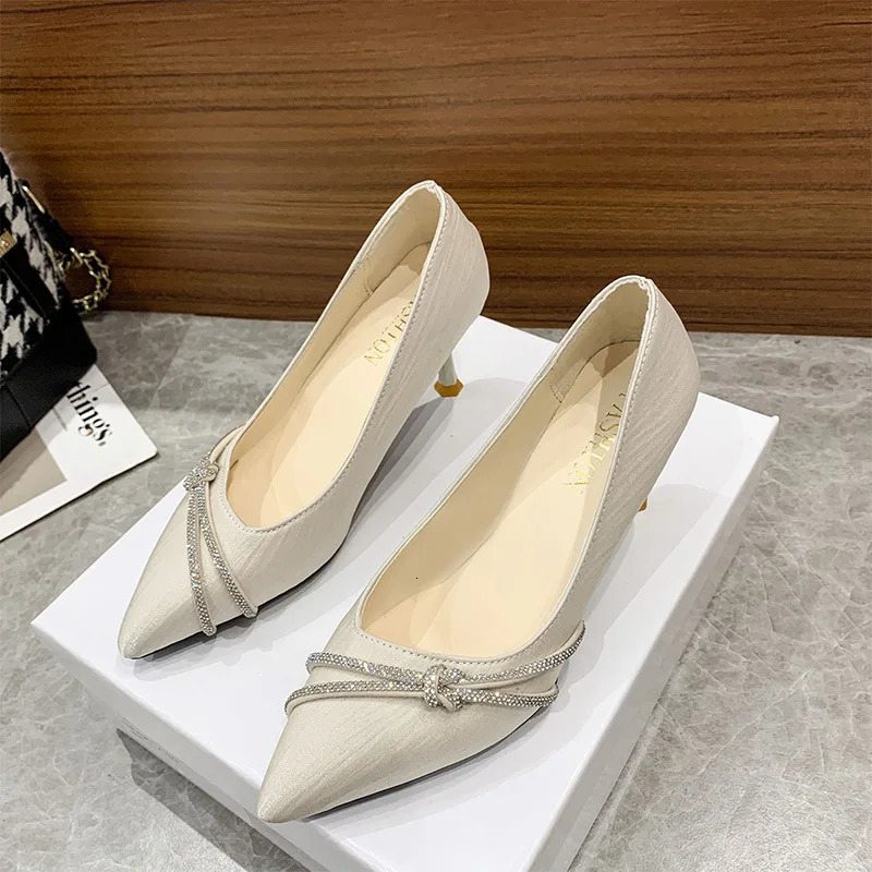 Womens Fashion Black Professional High Heels Pointy Skinny High Heels Will Not Stretch Feet Temperature Single Shoes Womens High Heels 241024