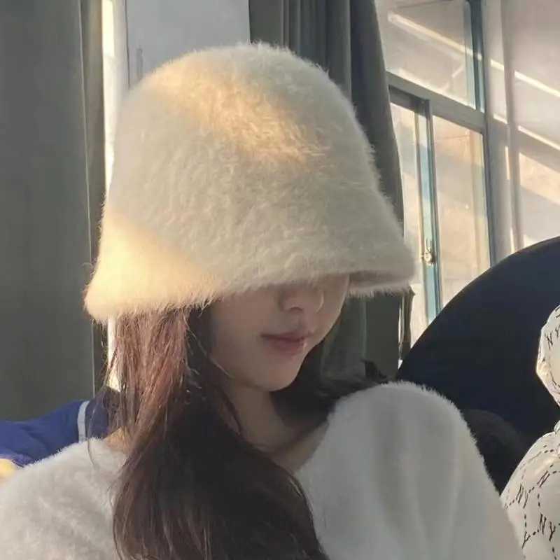 2024 New Rabbit Hair Bucket Hat Warm Fishing Caps Faux Fur Bucket Hat Men Women Winter Tide Top Hats Big Head SuitableX241025